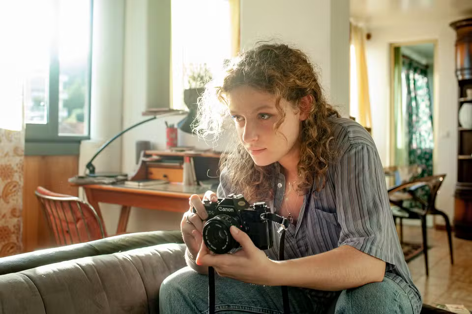 À son image – Ritratto di una fotografa: un film che intreccia storia, passione e identità